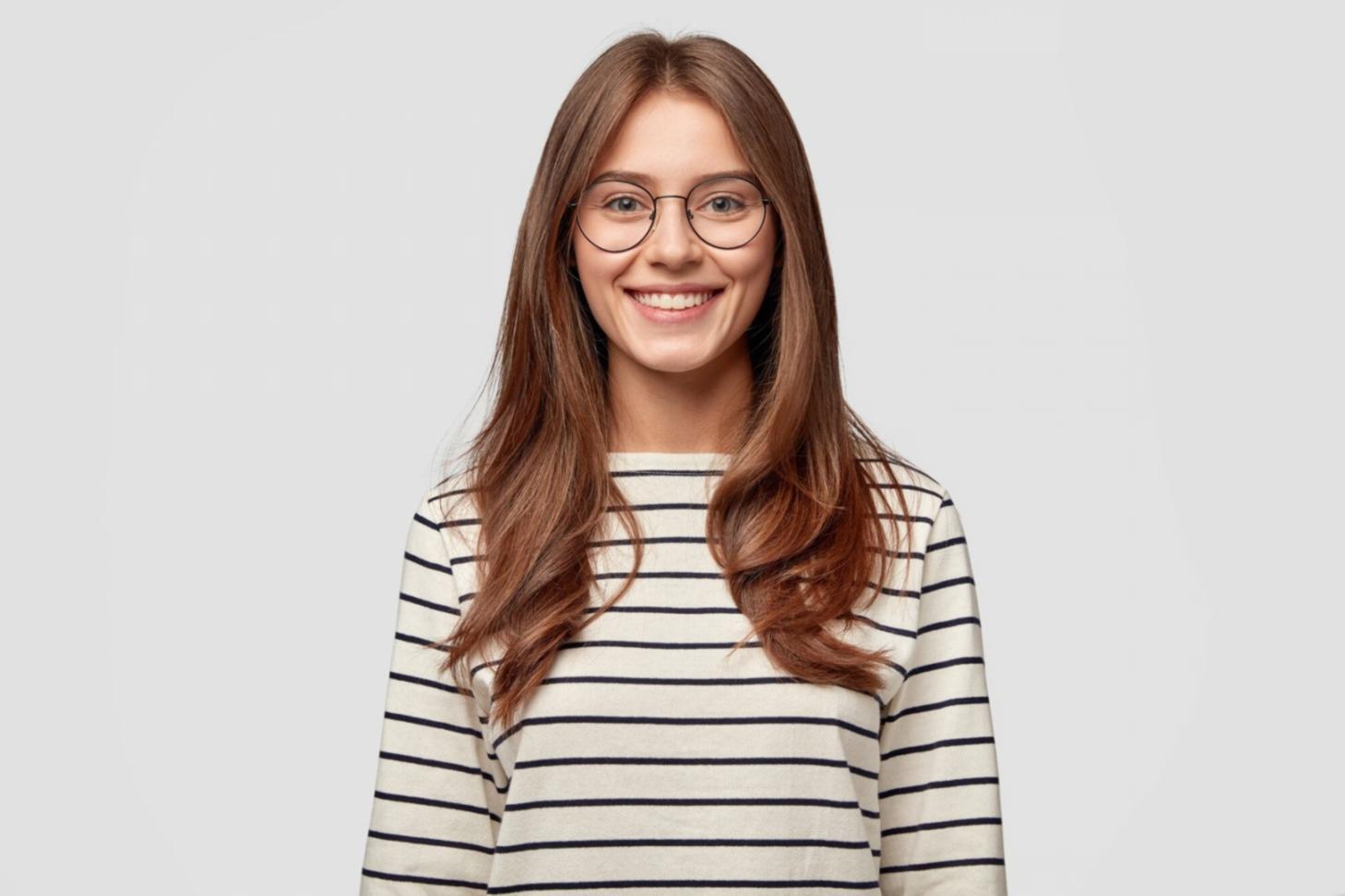 Équipe collaborative travaillant sur des stratégies financières entrepreneuriales